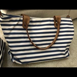 Stella and dot How does she do it navy stripe bag